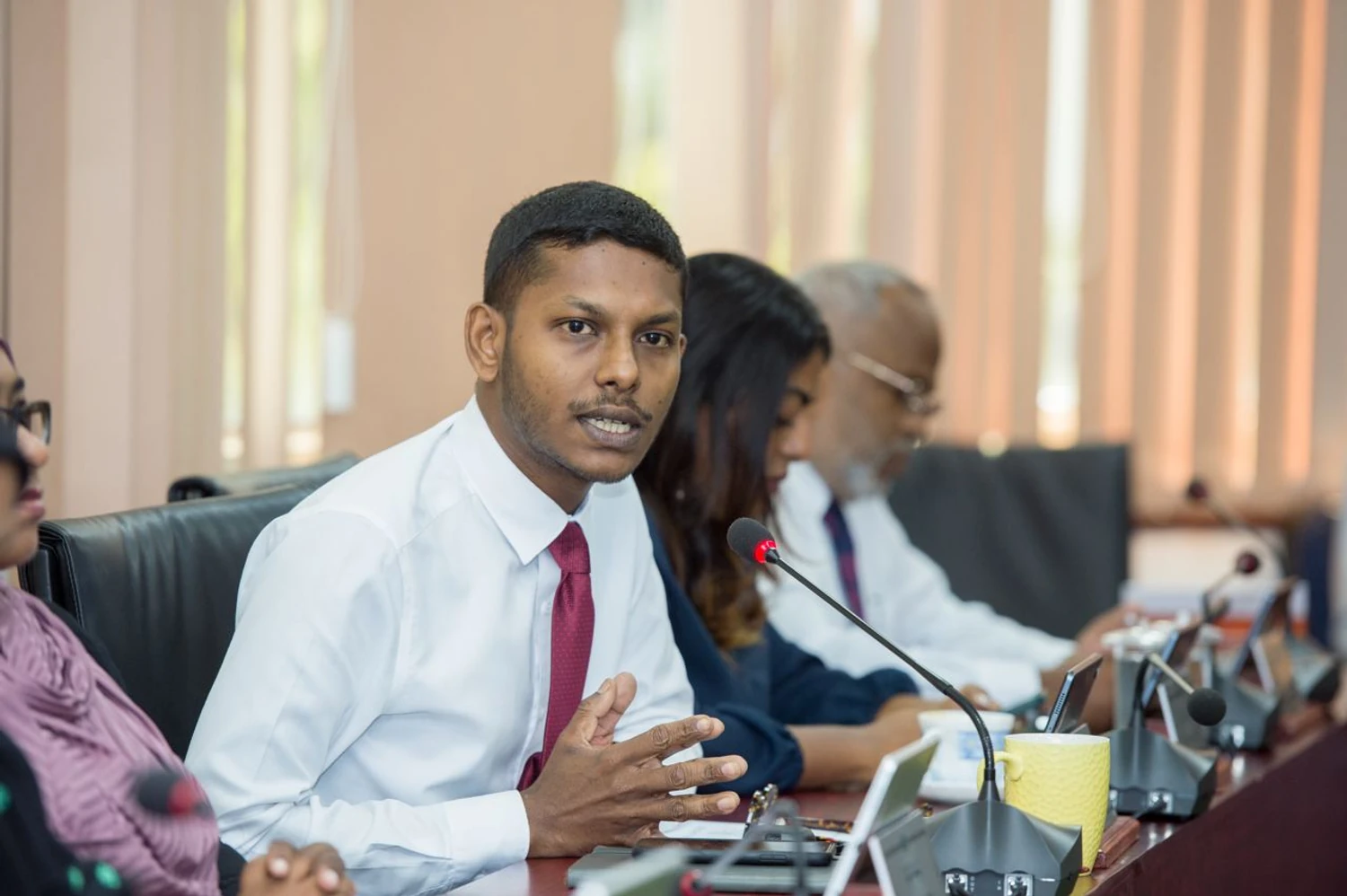 މުއްޠަލިބު ގެންދަވަނީ އޭސީސީއާއި ރައީސް މުޢިއްޒަށްވެސް ގޮންޖައްސަވަމުން: ސައިފް