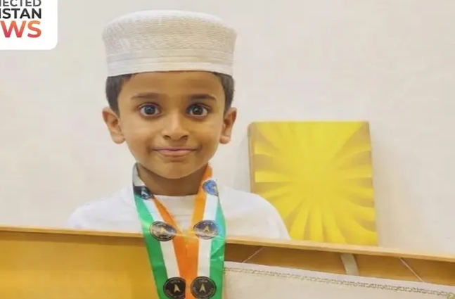 އިންޑިއާގެ 8 އަހަރުގެ ކުއްޖަކު މުޅި ޤުރްއާން އަތުން ލިޔެ ނިންމާލައިފި