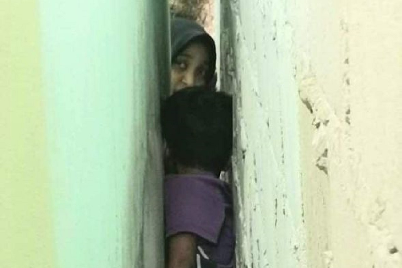 ދެފާރު ދޭތެރޭގައި ތާށިވީ 4 އަހަރުގެ ކުއްޖަކު ސަލާމަތްކޮށްފި