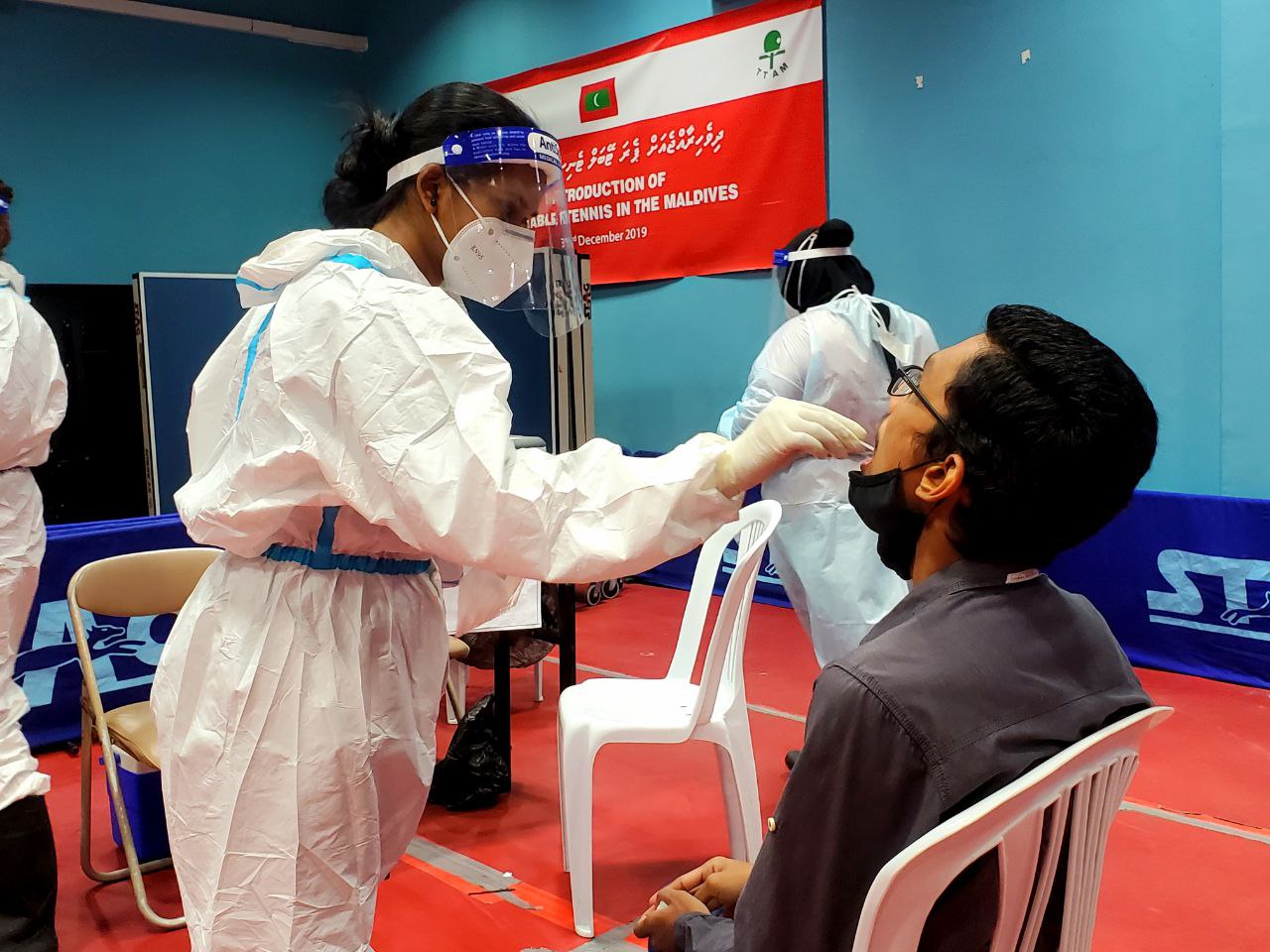 ކޮވިޑް-19: ހޮސްޕިޓަލުގައި ފަރުވާދެމުންދާ މީހުންނާއި މާލެއިން ޕޮޒިޓިވްވި އަދަދު 100 އިން ދަށަށް