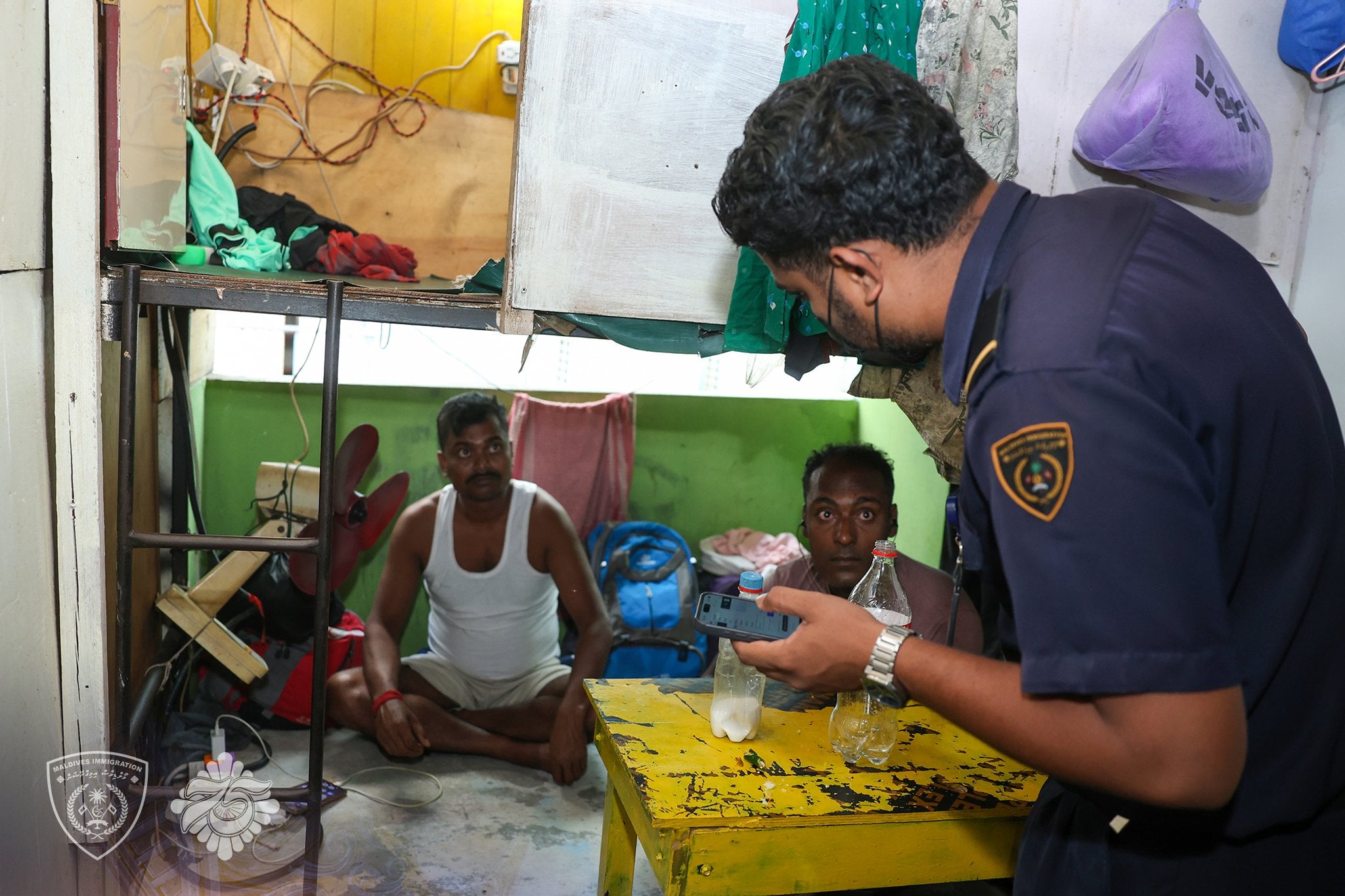 ހަތް ތަނެއް ބަލައި ފާސްކޮށް ބިދޭސީއަކު އިމިގްރޭޝަންގެ ބެލުމިގެ ދަށަށް