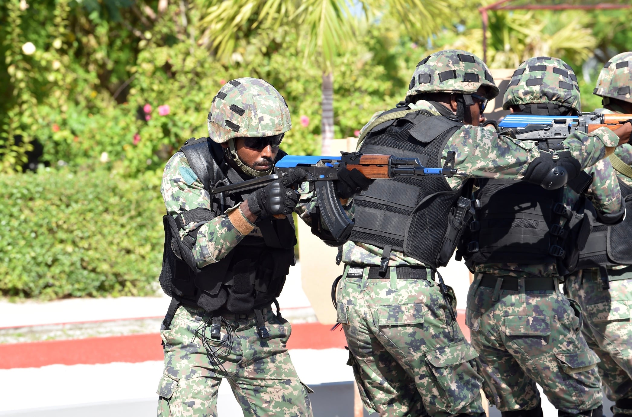 ހަތިޔާރާއެކު ސިފައިންގެ ތަމްރީނެއް އިސްދޫގައި