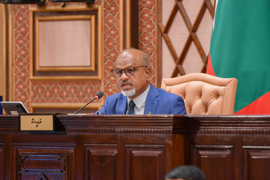 މަޖިލީހުގެ ނައިބު ރައީސްކަމުން ނާޒިމް ވަކިކުރަން ސޮއި ހަމަކޮށްފި