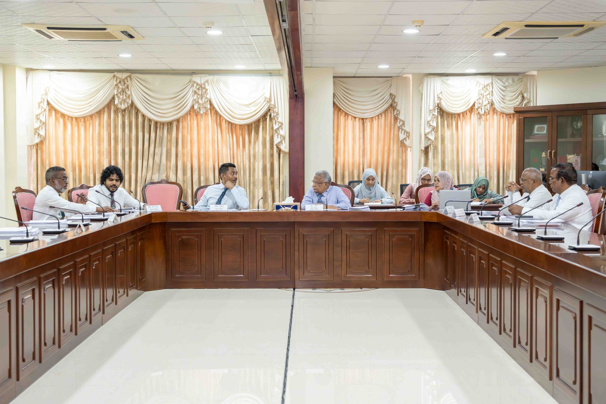 މުސާރަތައް އެއްހަމަކުރުމުގެ ކަންބޮޑުވުންތަކާ ގުޅިގެން ޕޭ ކޮމިޝަން މާލިއްޔަތު ކޮމިޓީއަށް ހާޒިރުކުރަނީ