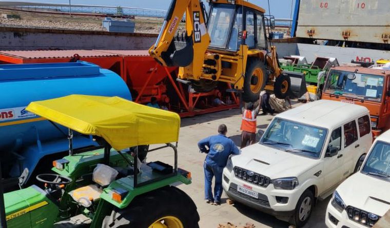 އައްޑޫގެ މަގު ހެދުމަށް ބޭނުންވާ ސާމާނު އެ ސިޓީއަށް ގެންގޮސްފި