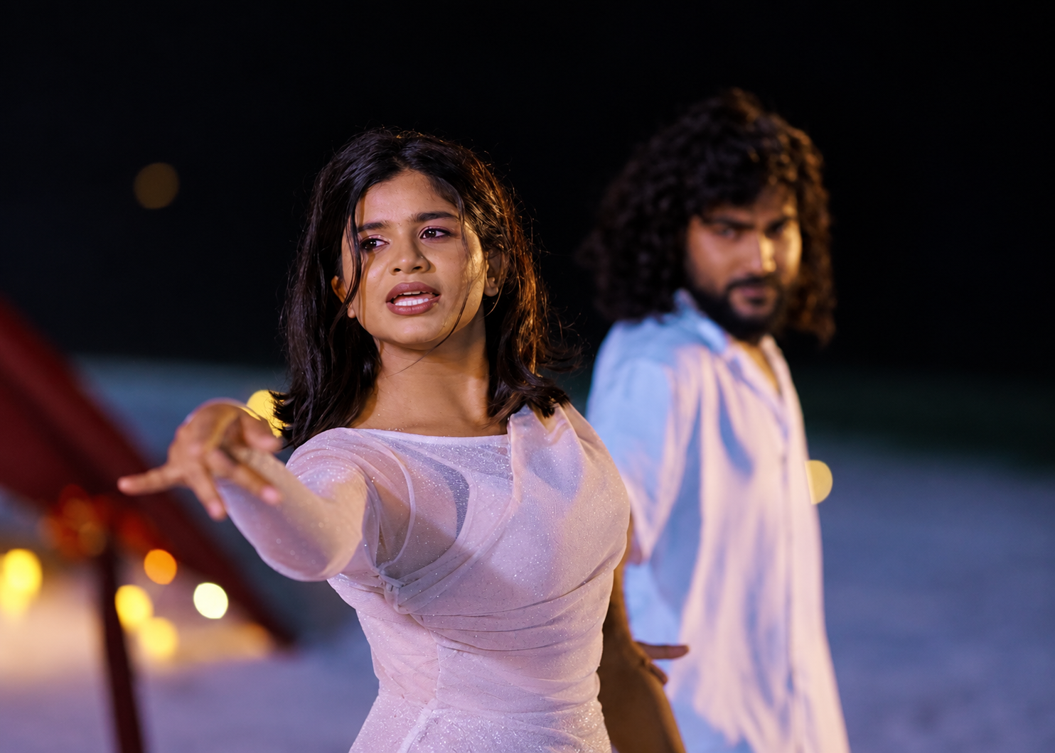 އިންތިޒާރަށް ނިމުމެއް؛ ނަހުލާގެ "މަޖުނޫން" ގެ ފޯސްޓަރާއި ޓީޒަރު މާދަމާ ލޯންޗުކުރަނީ!