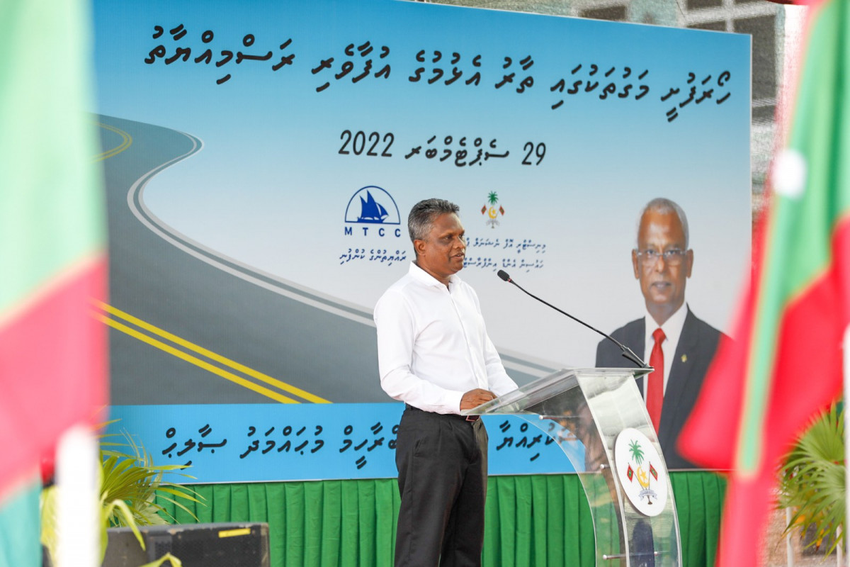 ޑިސެމްބަރު މަހުގެ ކުރިން ހޯރަފުށީގެ މަގުތަކުގައި ތާރުއަޅާ ނިމޭނެ: އާޒިމް