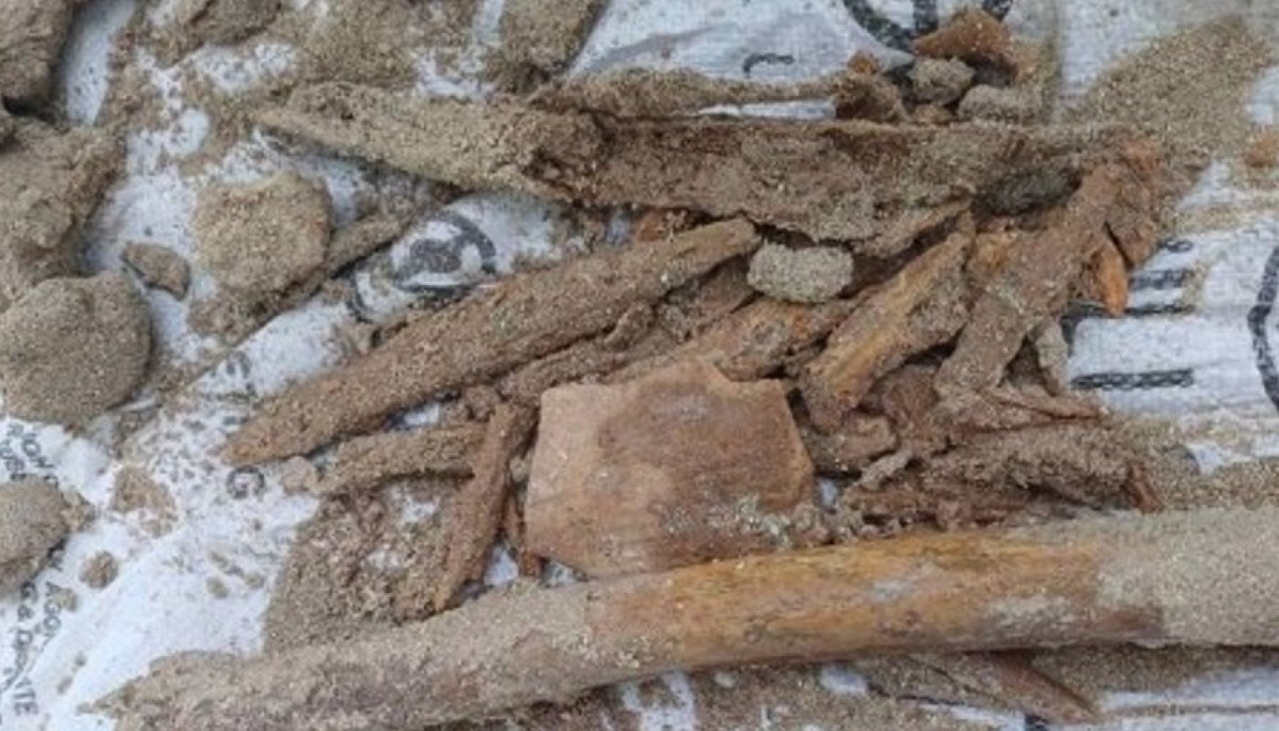 ގަބުރު ކަށިތަކެއް ފެނިގެން ފުނަދޫ މިސްކިތެއް ބަންދުކޮށްފި