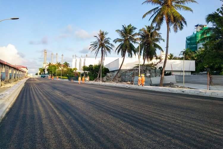 ޑިޒައިންކޮށް ނިމުމުން ބޭރު މަގުގައި ތާރު އަޅަން ފަށަނީ