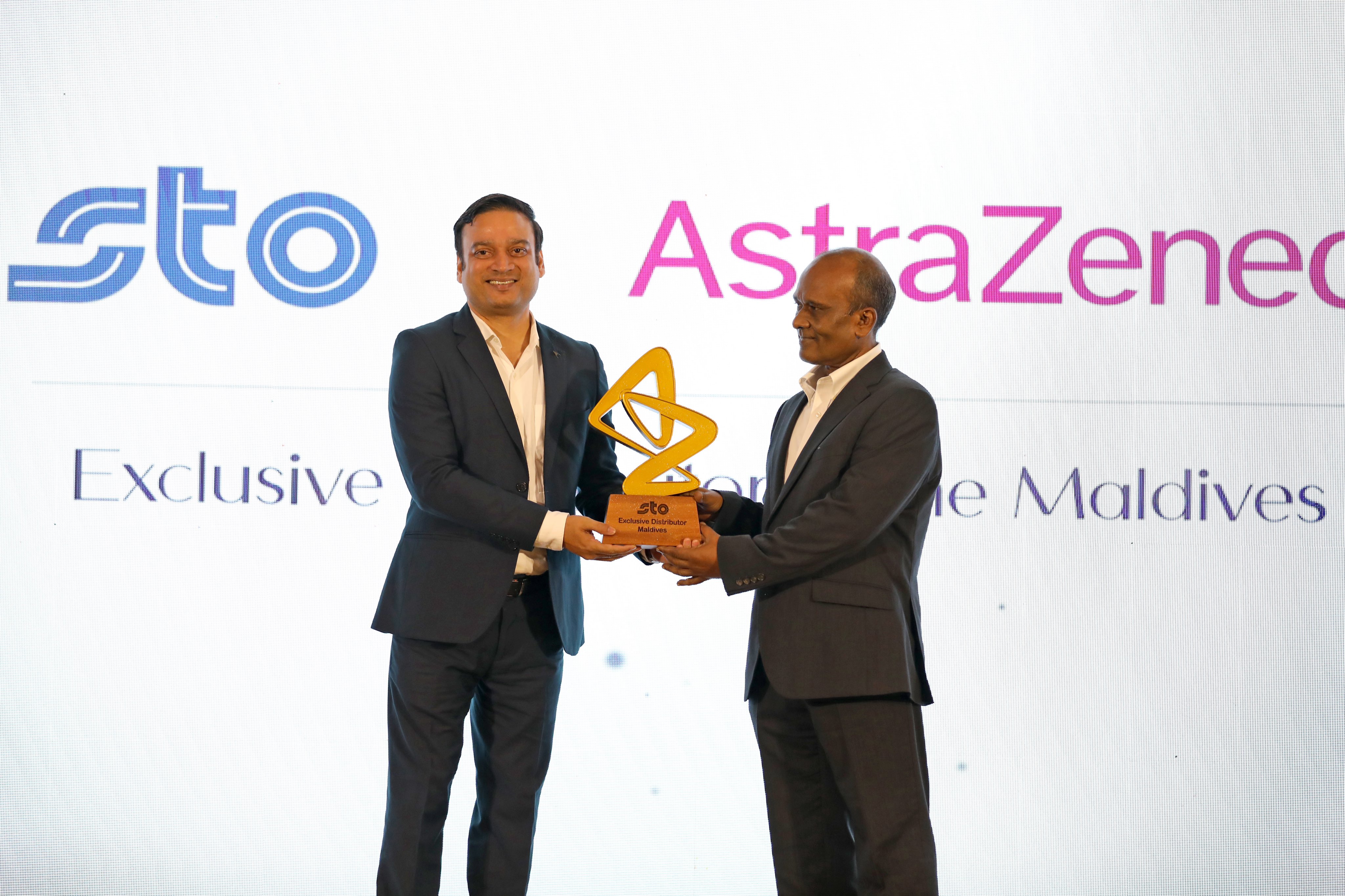 އިނގިރޭސިވިލާތުގެ އެސްޓްރަޒެނިކާގެ އެކްސްކުލޫސިވް ޑިސްޓްރިބިއުޓަރ އަކަށް އެސްޓީއޯ