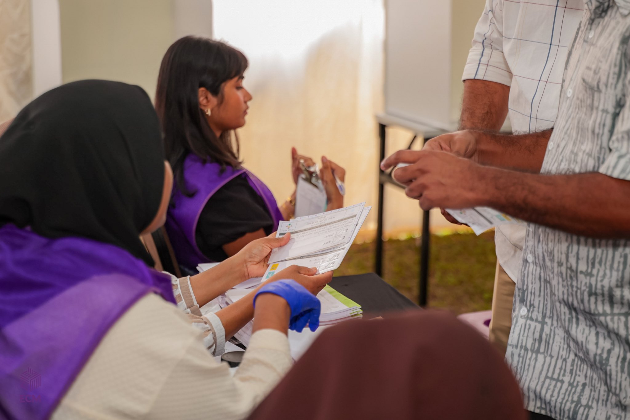 ވޯޓު އެއްވަރުވި 5 ދާއިރާއެއްގެ ދެވަނަ ބުރުގެ ވޯޓުލުން އަންނަ ހޮނިހިރު ދުވަހު ބާއްވަނީ