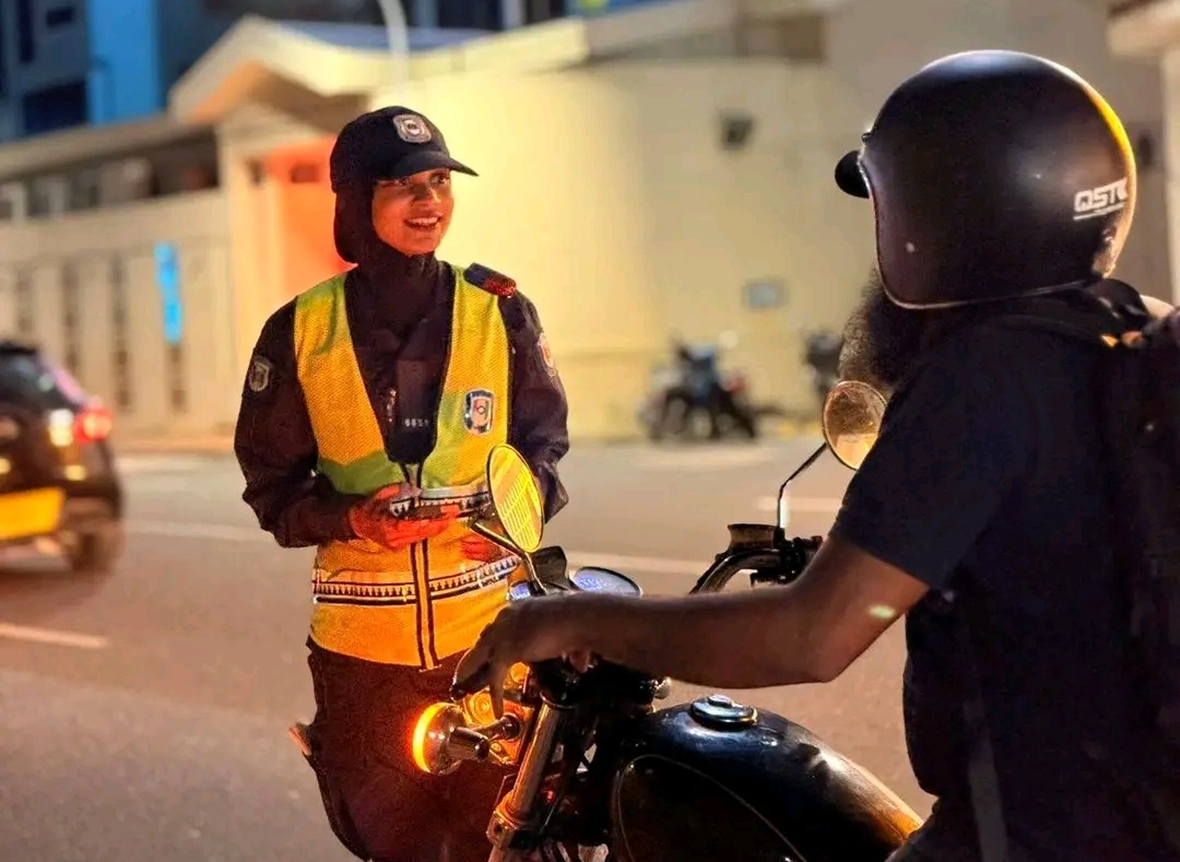 މާލޭގެ އިމާރާތެއްގެ މަތިން މީހަކު ވެއްޓިގެން އައިޖީއެމްއެޗްގައި ފަރުވާދޭން ފަށައިފި