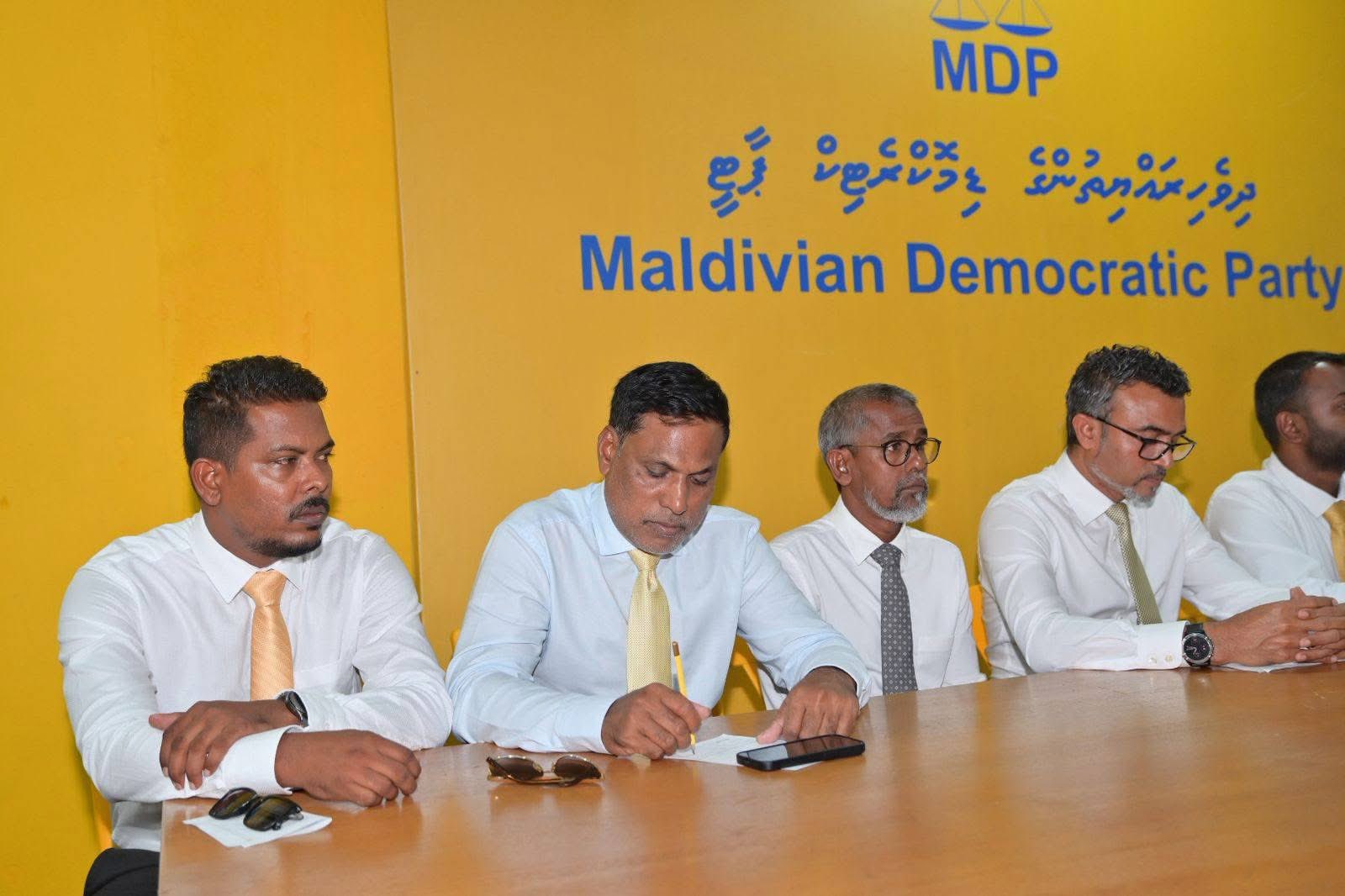 ރައްޔިތުންގެ މަޖިލީހުގެ ހުޅުމާލެ ދެކުނު ދާއިރާގެ މެންބަރު ޑރ. އަހުމަދު ޝާމިދު