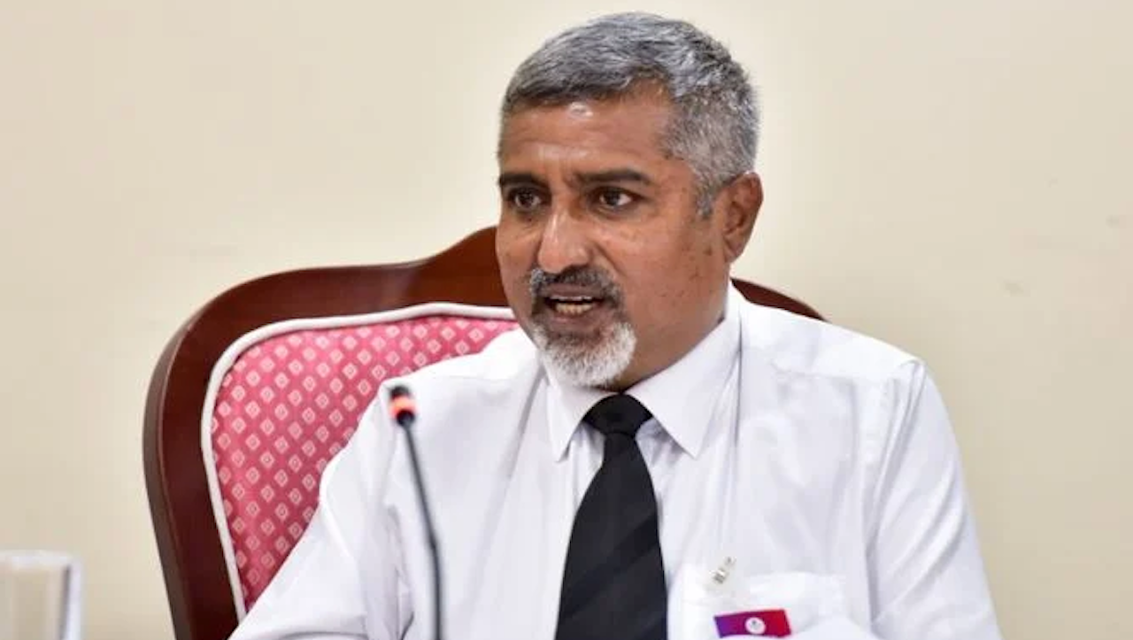 ރިފަރަންޑަމާ ގުޅޭގޮތުން ރައްޔިތުން ހޭލުންތެރިކުރުން ކުޑަ: އަޙްމަދު މުޢިއްޒުގެ ފާޑުކިޔުން ސަރުކާރަށް