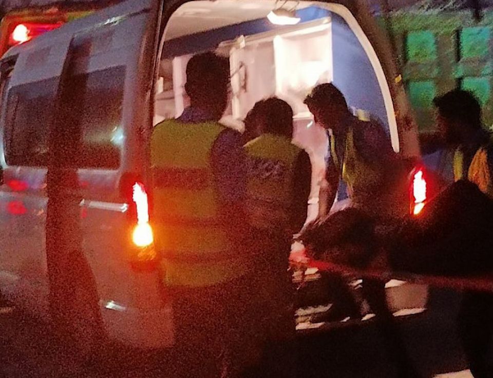 ހުޅުމާލޭގައި އެކްސިޑެންޓެއް ހިނގައި ތިން މީހަކަށް ފަރުވާދެނީ