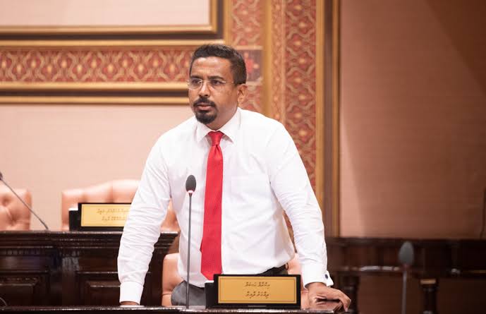 ވޭވަށުގައި ހިންގާ ތަރައްގީ ފެނި ޕީޕީއެމް މީހުންތިބީ ގެއިން ނުކުންނަން ނުކެރިފައި: އިކުރާމް