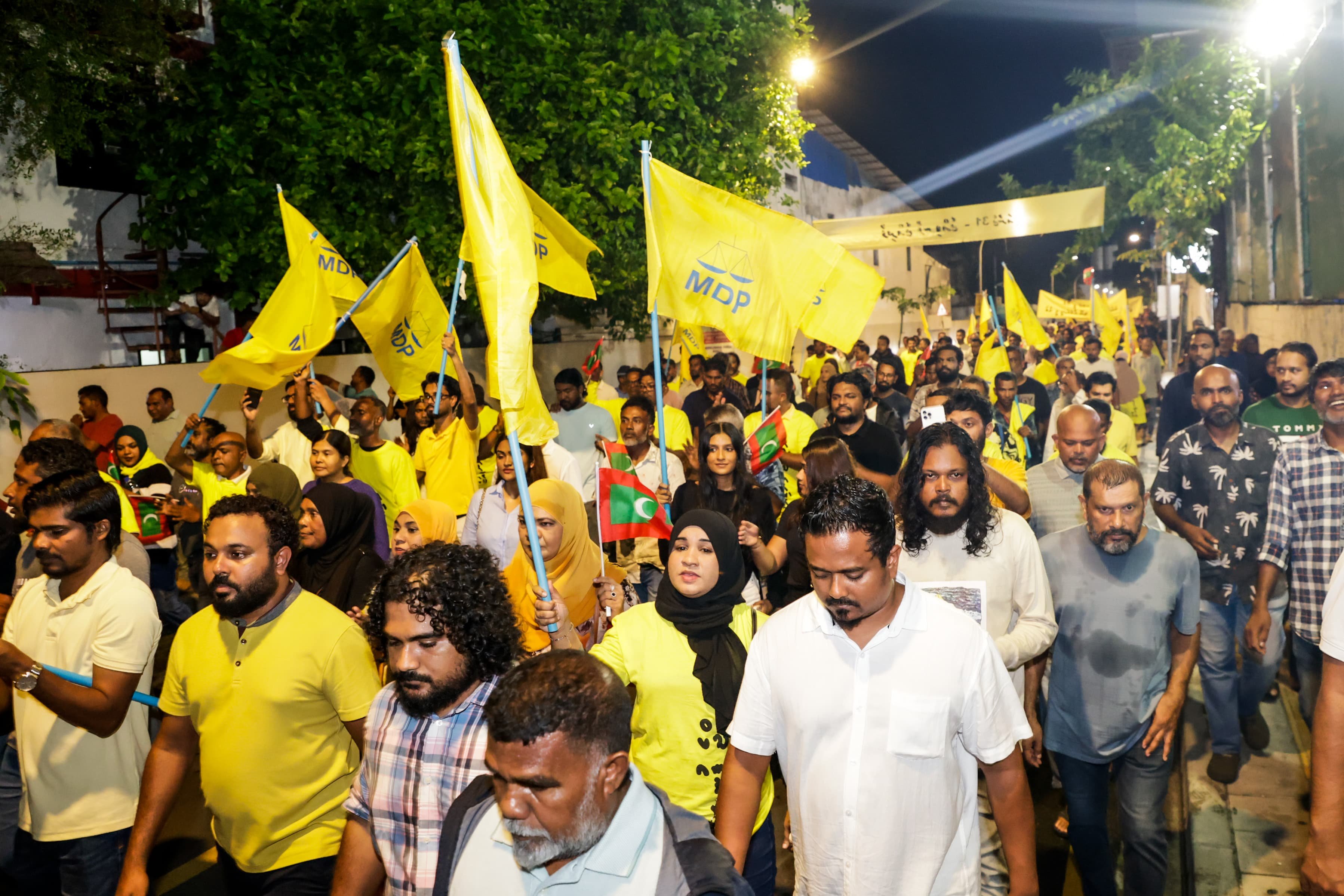 މުޒާހަރާގެ ބައިވެރިންގެ ފާޑުކިޔުން އީސީއަށާއި ފުލުހުންނަށް"އީސީގެ ރައީސް މަގާމުން ދުރުކުރަން ޖެހޭ"