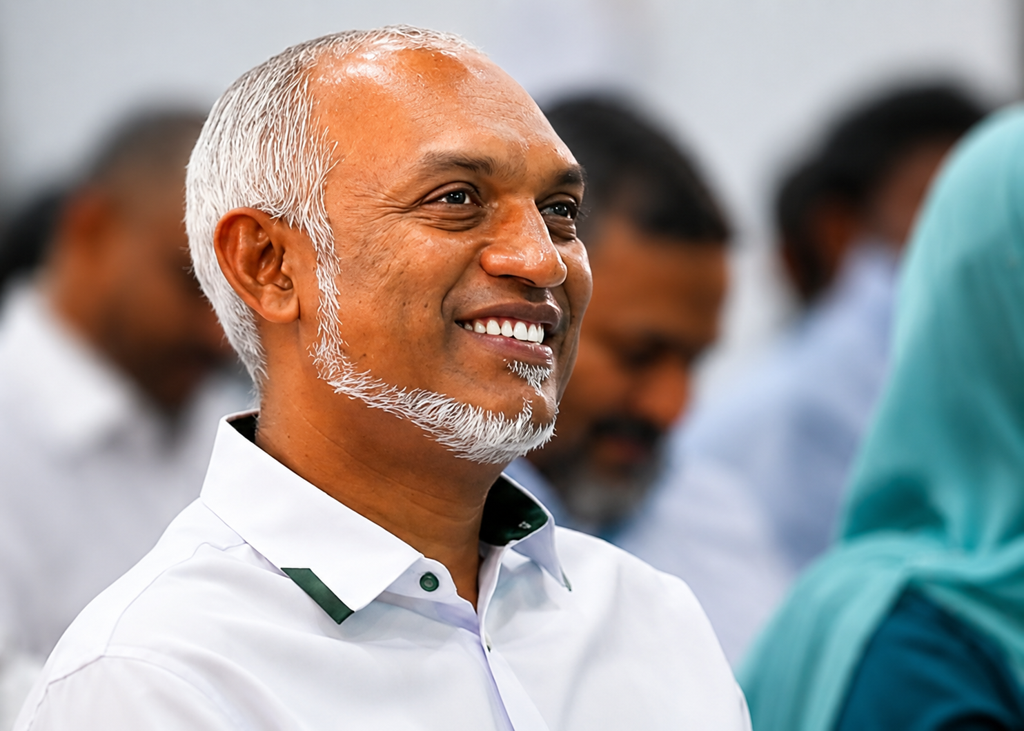 ރައްޔިތުންގެ އަޑު ޕްރޮގްރާމާއެކު ރައީސް މުޢިއްޒު ރައްޔިތުންނާ ސީދާ ބައްދަލުކުރައްވައި ކަންބޮޑުވުންތައް އަޑުއައްސަވަނީ