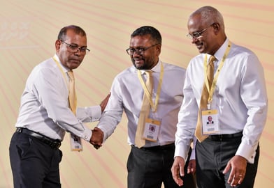 ރައީސް ނަޝީދާއި ފައްޔާޒް ގުޅިގެން ބޮޑު ބަދަލު އިއުލާންކުރަން ނޫސްވެރިންނާ ބައްދަލުކުރަނީ