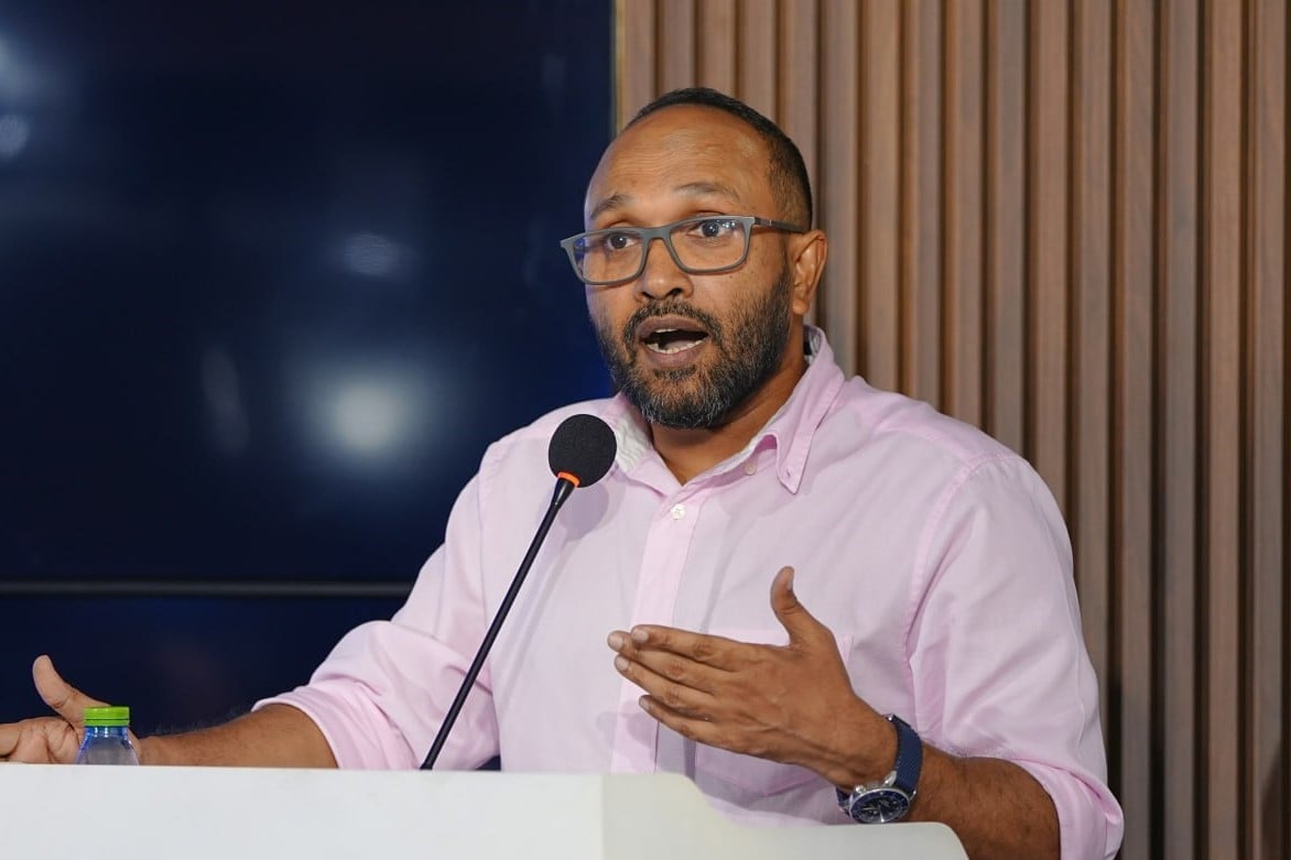 ޑރ. ޖަމީލްގެ ސުވާލެއް: ރައީސް މުޢިއްޒު ދީނީ ކާޑު ކުޅުއްވާއިރު އީރާނާމެދު ތަފާތުކުރުން ގެންގުޅެނީ ކީއްވެ؟