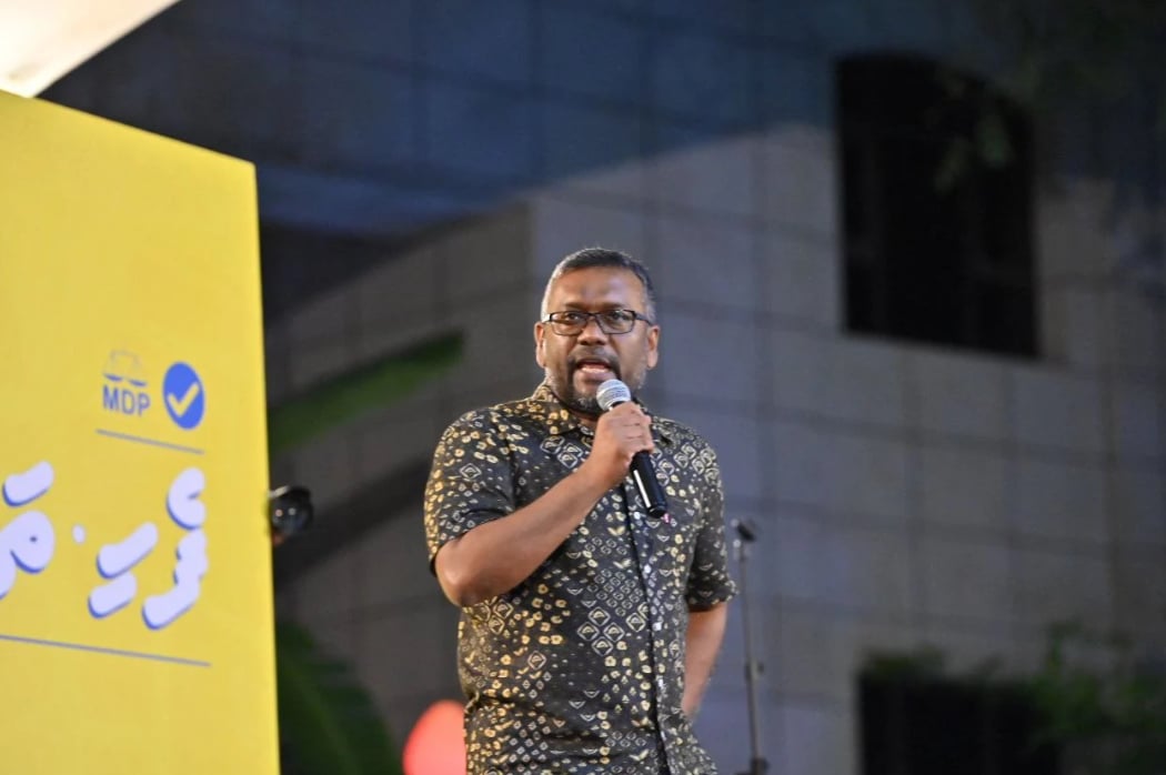 ނޫސްވެރިންގެ ކަންބޮޑުވުންތައް އަޑުއަހައި މީޑިއާ ބިލް ފާސްނުކުރުމަށް ފައްޔާޒް ގޮވާލައްވައިފި