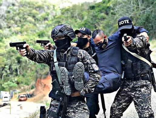 އެމެރިކާއިން ދިން ހަމަލާއަށް ތާއީދުކުރާ އެންމެން ހައްޔަރުކުރަން ވެނެޒުއޭލާގެ ފުލުހުންގެ މައްޗަށް އަމުރެއް