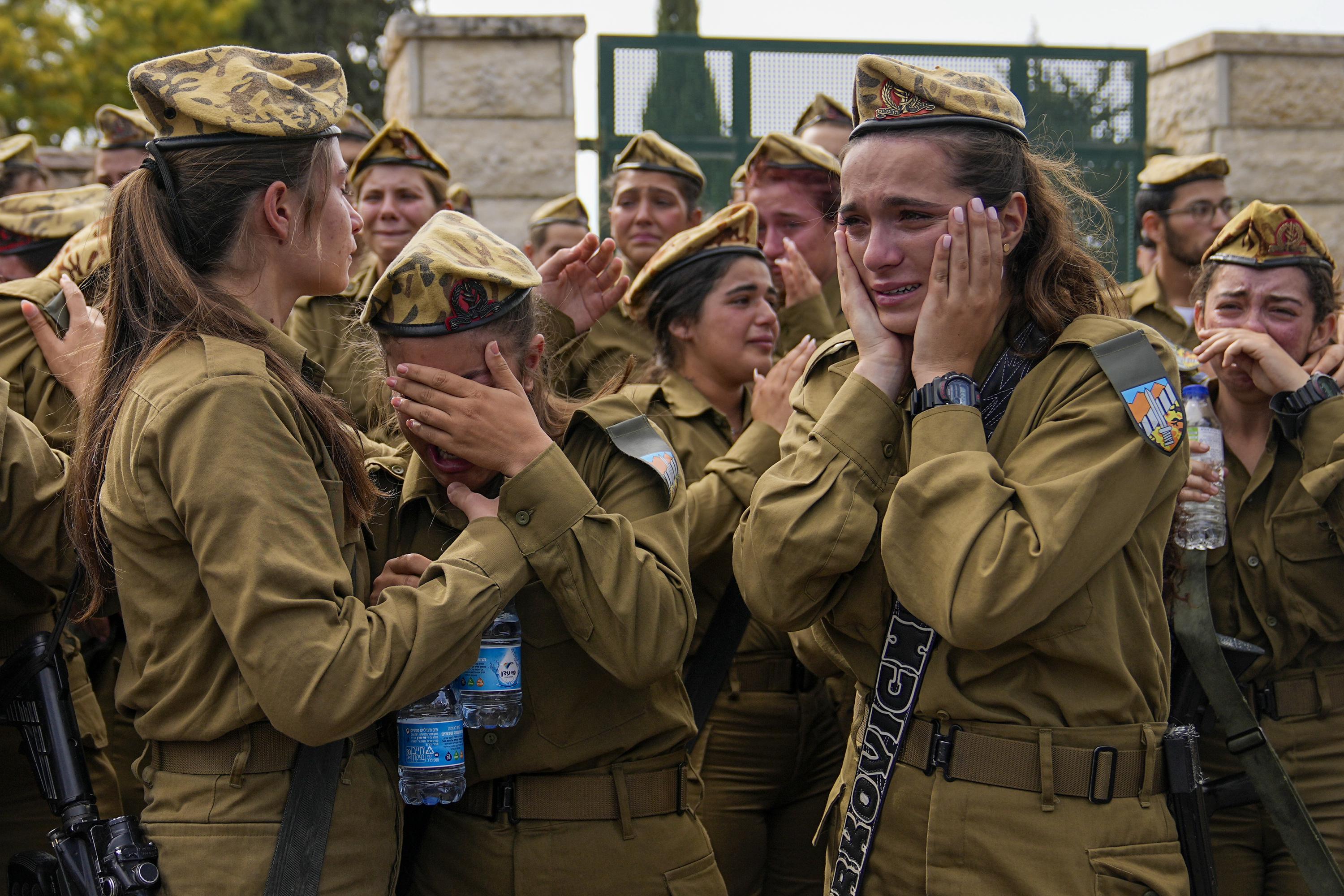 އެމެރިކާގެ ބަސްއަހައި ޣައްޒާގައި ތިބި އިޒްރޭލް ސިފައިން މަދުކުރަނީ