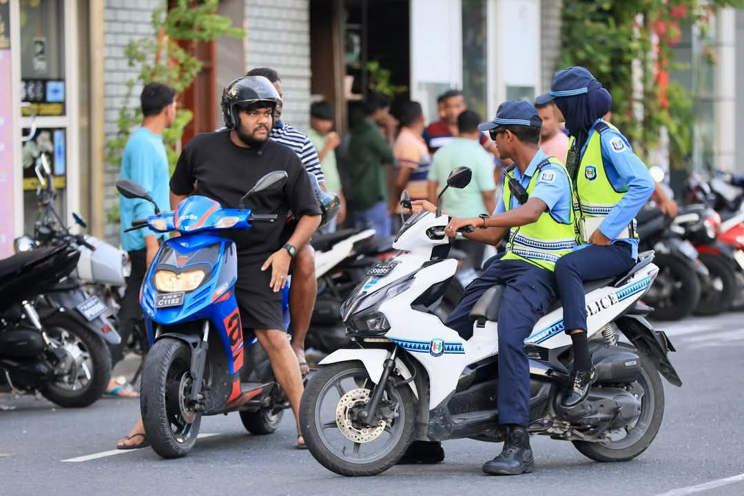 މަޖީދީމަގުގައި ޕާކްކުރާ އުޅަނދުތަށް ފުލުހުން ޓޯކުރަނީ؛ ލިބޭނީ ދެދުވަސް ފަހުން