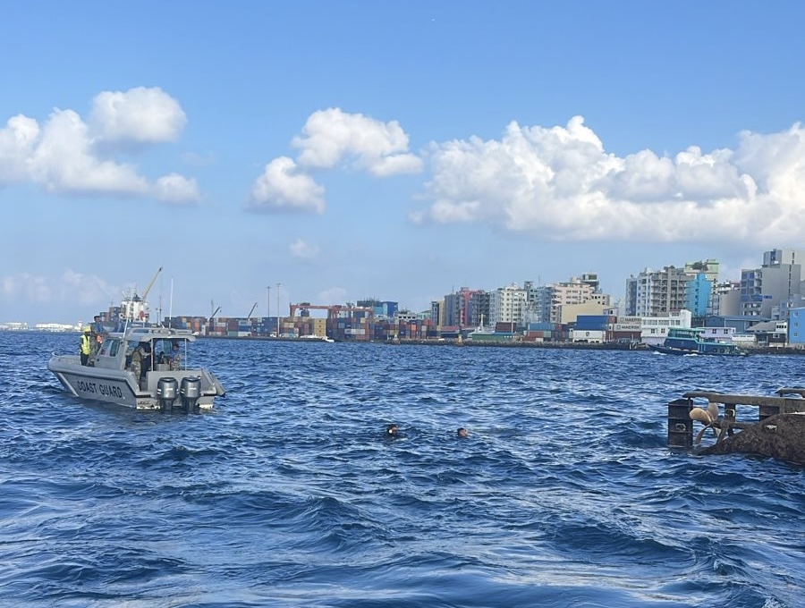 ކޮޅުވެއްޓި ބަންޑުން ޖަހާލުން: ހާލު ސީރިއަސްވި ބިދޭސީ މީހާ މަރުވެއްޖެ