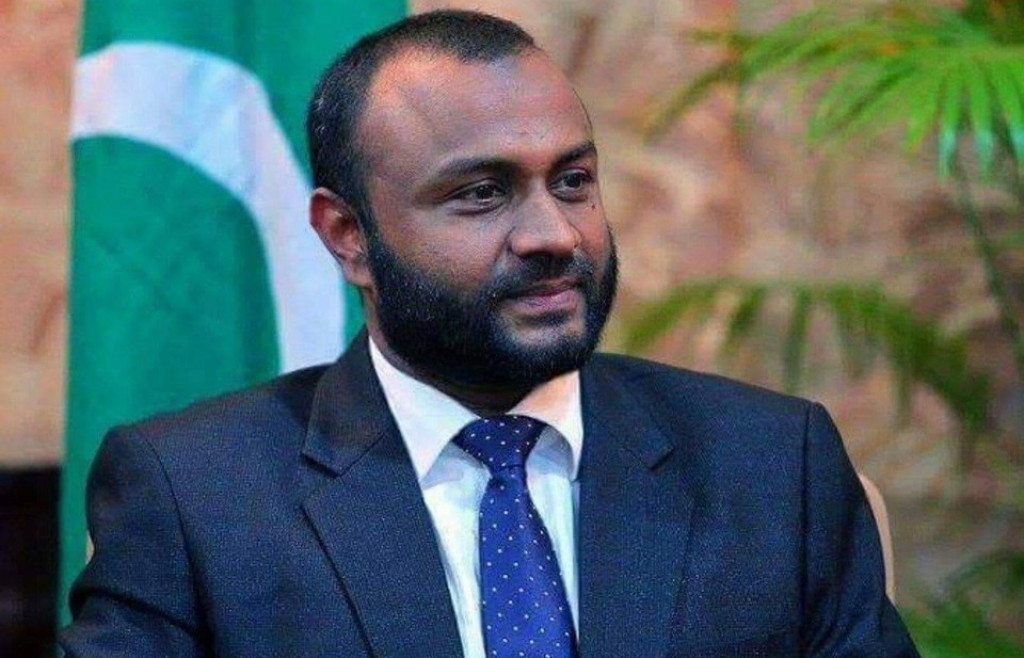 ޑރ. ޝަހީމް ވިދާޅުވާ ހައްލަކީ 16 އަހަރު ފުރުމުން ޑްރައިވިންގ ލައިސަންސް ދިނުން