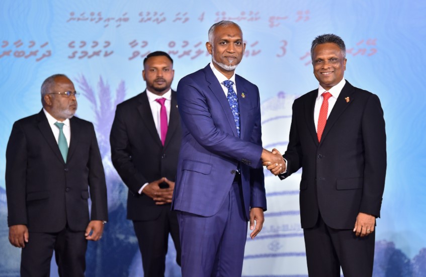 މާލޭގެ ފެން ބޮޑުވުމުގެ މައްސަލަ ހައްލުކުރަން މަސައްކަތް ފެށުމުން މޭޔަރުގެ ތައުރީފް