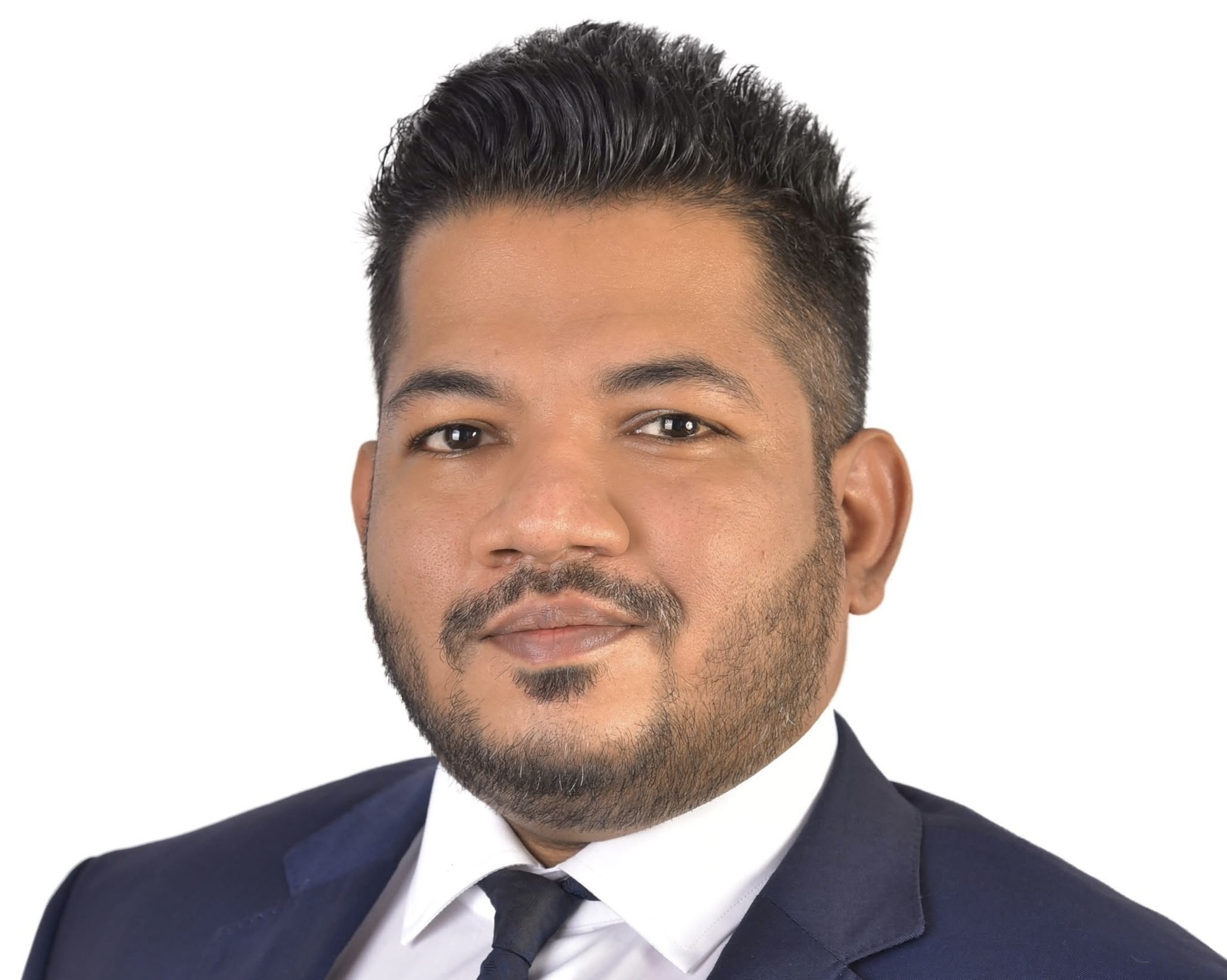 ބައްޕަ ވަޒީފާއިން ވަކިކުރުމުން އޭއައިއޭގެ ޗެއާޕާސަން އަޒާން އިސްތިއުފާދެއްވައިފި