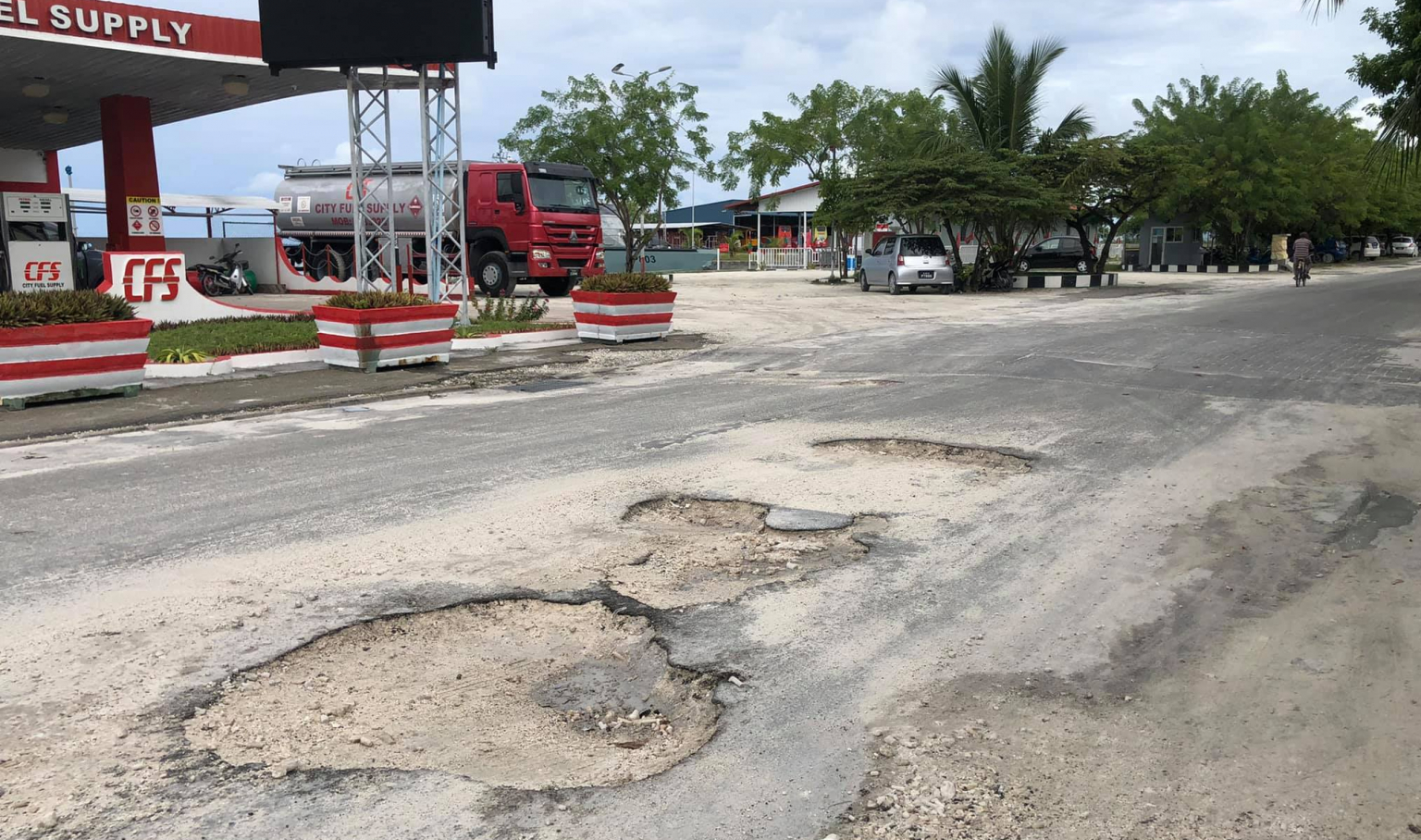 ވިއްސާރައިގެ ސަބަބުން ލިންކް ރޯޑުގެ ހާލަތު އިތުރަށް ގޯސްވެއްޖެ؛ ކޮންމެހެން ކުރަންޖެހޭ ދަތުރުތައް ނޫނީ ނުކުރުމަށް އިލްތިމާސްކޮށްފި