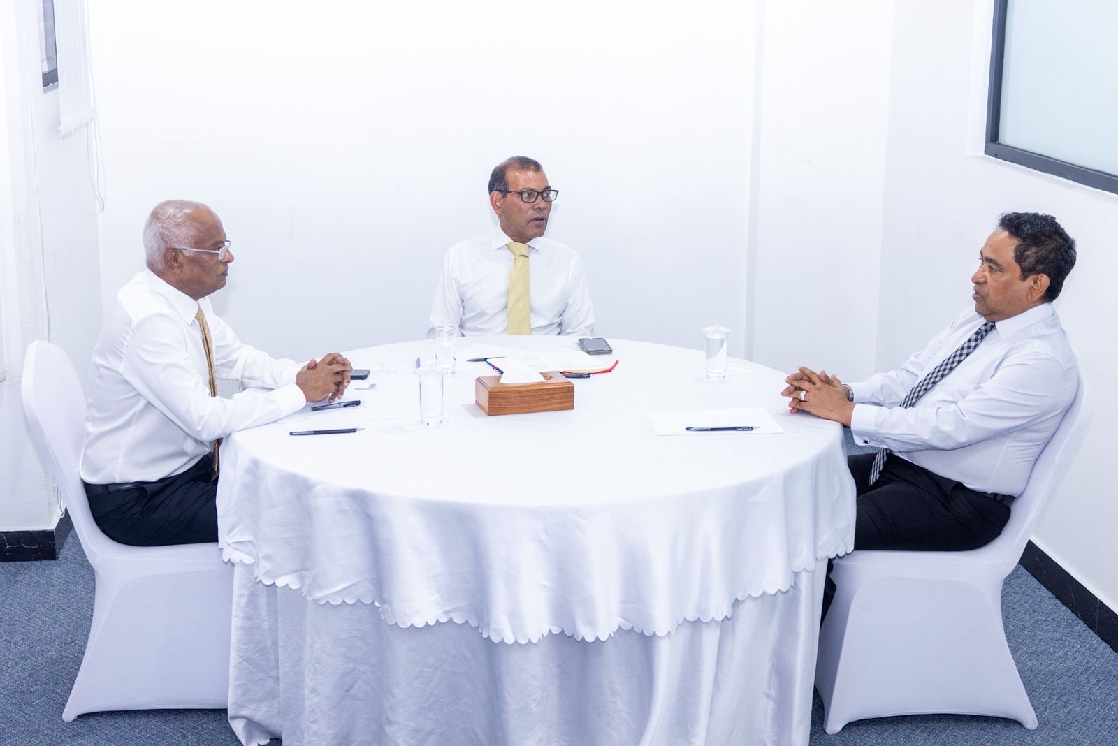 ތިން ރައީސުން އެކުގައި މަސައްކަތް ކުރަން އެއްބަސްވުމެއްގައި ސޮއިކޮށް ގުޅިފައިވާ ބަޔާނެއް