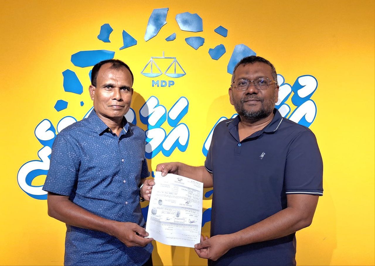 ކެލާ ނިޒާމް އެމްޑީޕީއަށް ސޮއިކޮށްފި