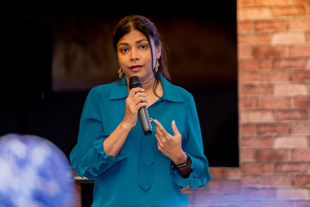 އިންތިޚާބެއްގައި ވޯޓުލާން ބޭނުން ނުވިޔަސް ވޯޓްލާން ދާ މީހާއަށް ތިން އިންތިޚާބުގެ ވޯޓު ކަރުދާސް ދޭންޖެހޭނެ: ރޮޒައިނާ