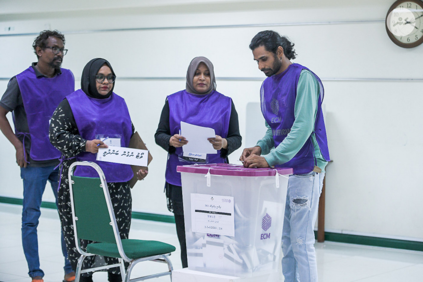 އިންތިހާބުގައި ހަރަކާތްތެރިވި ފަސް ސަތޭކައެއްހާ އޮފިޝަލުންނަށް 18 މިލިއަން ރުފިޔާ