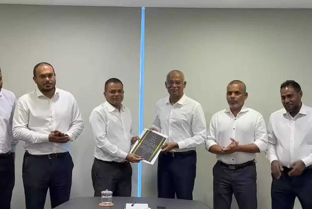 އައްޑުއަށް ގެނެސްދިން ތަރައްގީ ފާހަގަކޮށް ރައީސް ޞާލިޙަށް އެވޯޑެއް