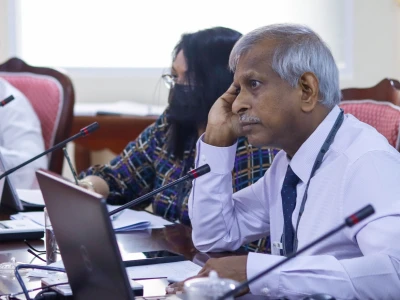 ބަނޑަށް ޖެހިދާނެކަމަށް ބުނެ އިދިކޮޅުން ގަވަރުނަރާ ބައްދަލުކުރަނީ