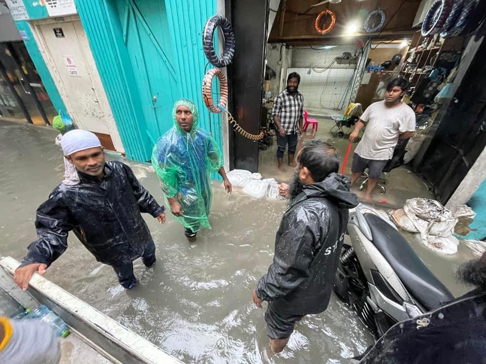 ގޭގެއަށް ފެން ވަނުން ކޮންޓްރޯލް ކުރުމަށް ސްޓެލްކޯގެ މުވައްޒަފުން ނުކުމެއްޖެ