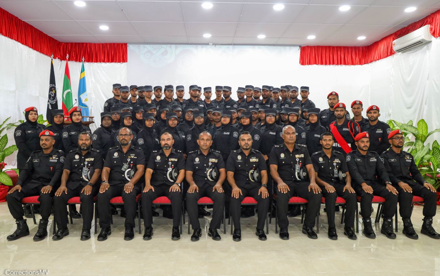 އޮފިސަރުންގެ މައުލޫމާތާއި ފޮޓޯ އާއްމުކުރާނަމަ ފިޔަވަޅު އަޅާނަން: ކަރެކްޝަން