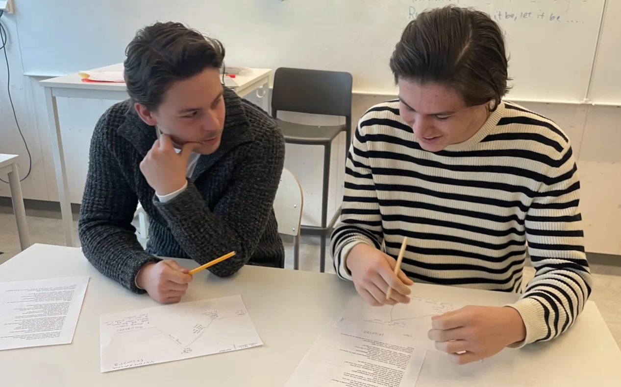 ސްވިޑަންގެ ސްކޫލްތަކުގައި ޑިޖިޓަލް ވަސީލަތްތައް މަދުކޮށް، އަލުން ފޮތާއި ގަލަމަށް ރުޖޫޢަވަނީ