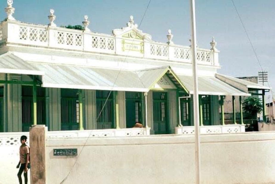 ބަންޑާރަ މިސްކިތް ތަޅާލަން ނިންމުމުން އާންމުންގެ ނުރުހުން: ތާރިޚީ ތަރިކަ ހިމާޔަށްކުރުމަށް ގޮވާލައި ވަރުގަދަ އިހުތިޖާޖެއް!