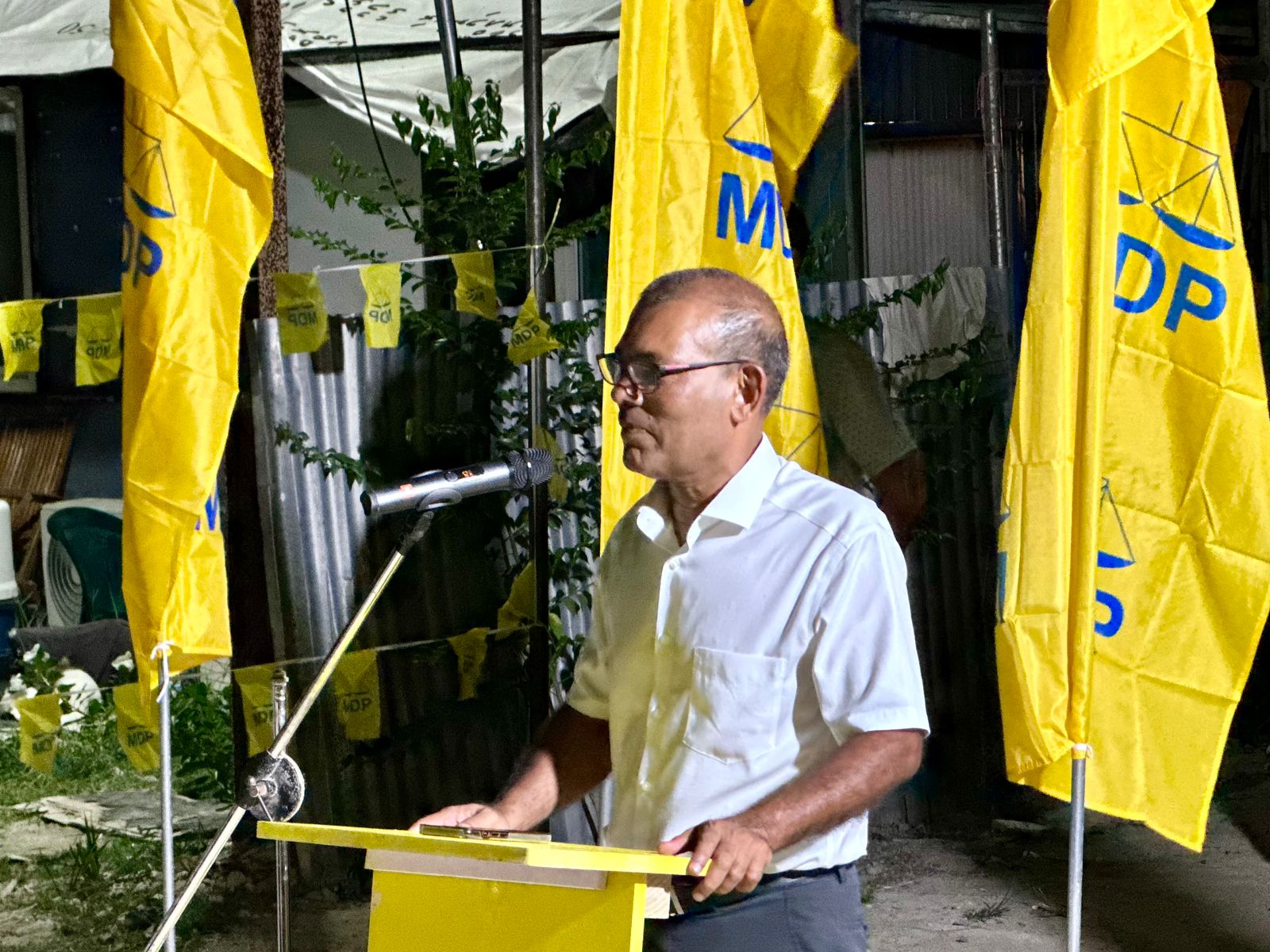 ސަރުކާރުން ފްލެޓް އަޅަންދެން ކައުންސިލްތަކުން އަތް އުރާލައިގެން ތިބެގެން ނުވާނެ: ރައީސް ނަޝީދު