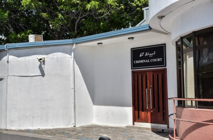 ފުލުހުންގެ ބަންދުގައި ހުރި މީހަކު ފިލުވަން އެހީތެރިވި ދެ މީހަކު ހައްޔަރުކޮށްފި