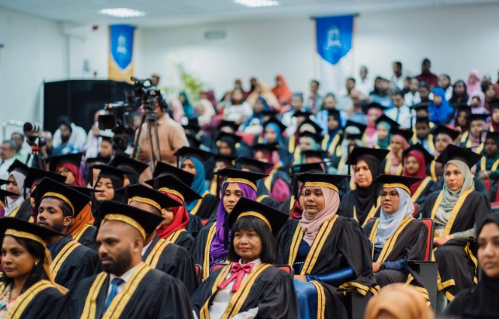 ހިލޭ ޑިގްރީ ސްކީމުގައި 11،000 ދަރިވަރުން ބައިވެރި ނަމަވެސް ކޯސް ނިންމީ 5،833 ދަރިވަރުން: އޮޑިޓް
