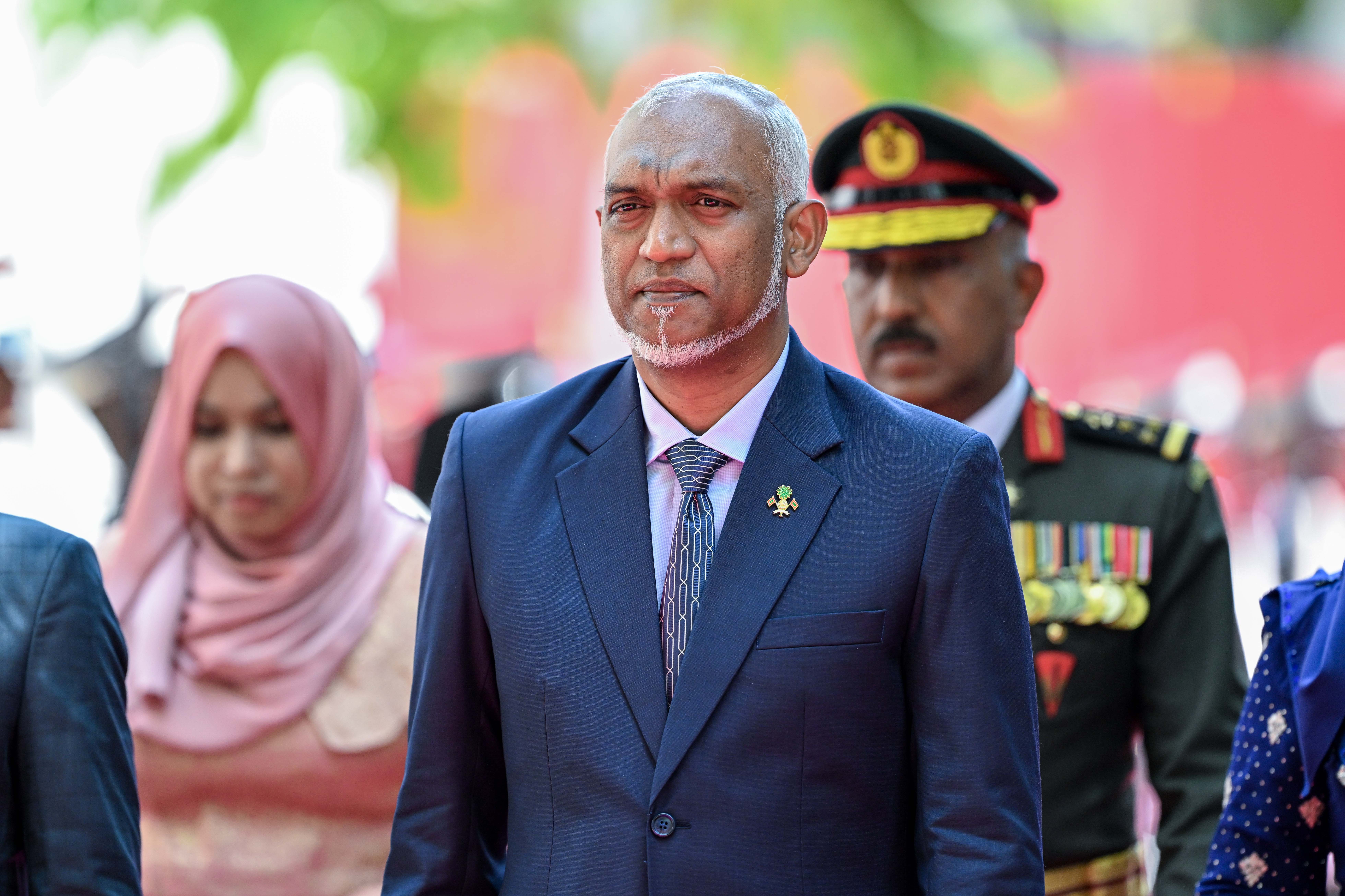 ރައީސް މުޢިއްޒުގެ އާ ކެބިނެޓް އިއުލާންކުރިއިރު ޑިފެންސް މިނިސްޓަރަކަށް ބޭފުޅަކު އައްޔަނެއް ނުކުރޭ