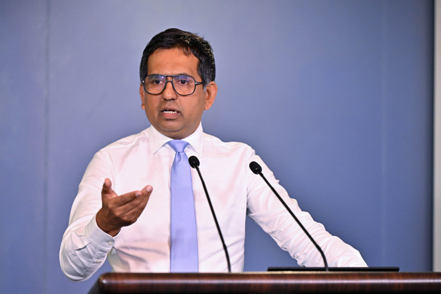 ޑޮލަރުގެ ވަޢުދު "ފެނަށް": މިނިސްޓަރު ސައީދު މަޖިލީހުގައި ދެއްކެވީ ބަހަނާ