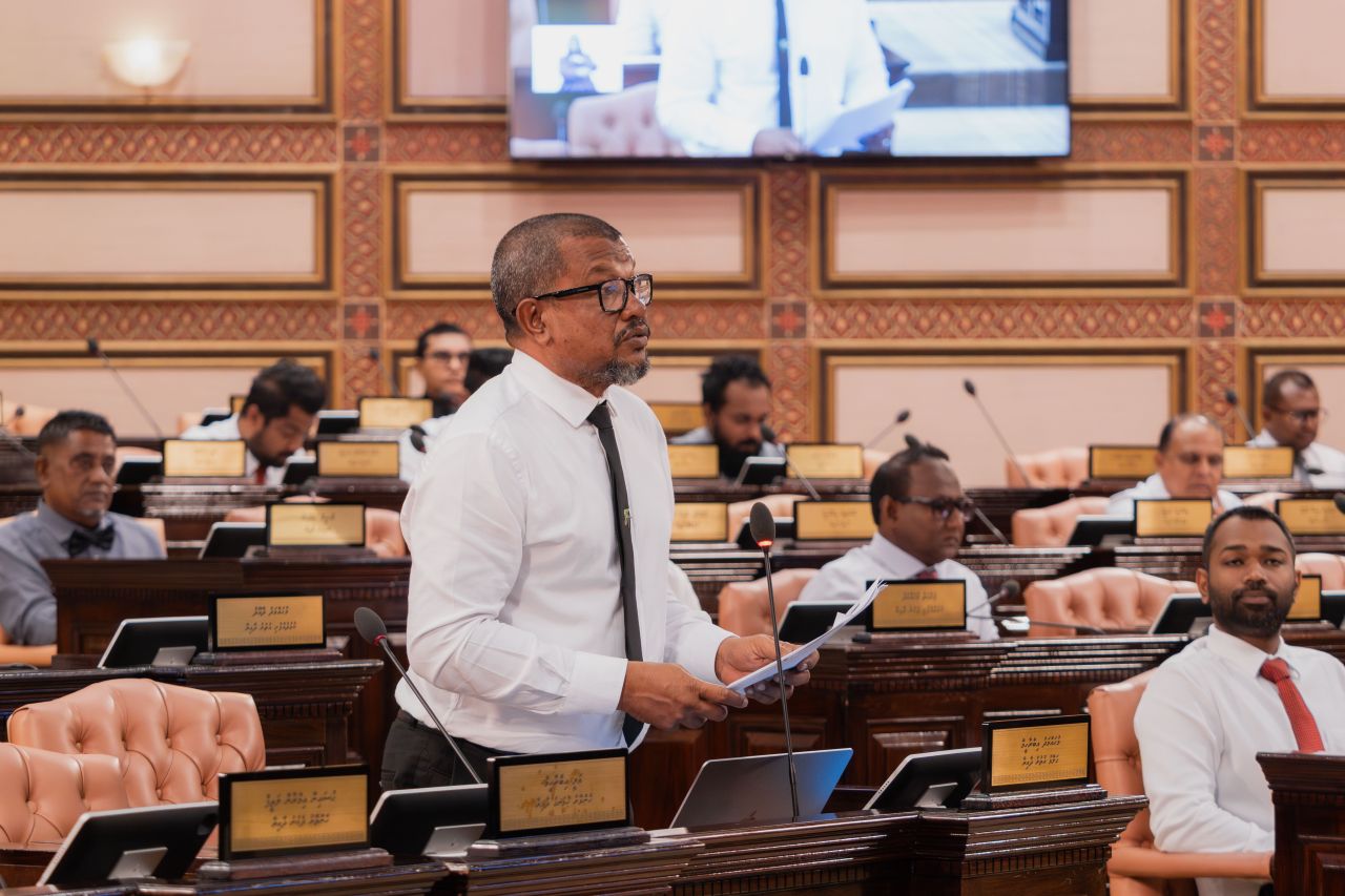 އޭޑީއެޗްޑީއަށް ފަރުވާކުރާ ބޭސް 'މިތައިލްފެނިޑޭޓް' ރާއްޖެ އެތެރެކުރުމުގެ ހުއްދަ މަޖިލީހުން ދީފި