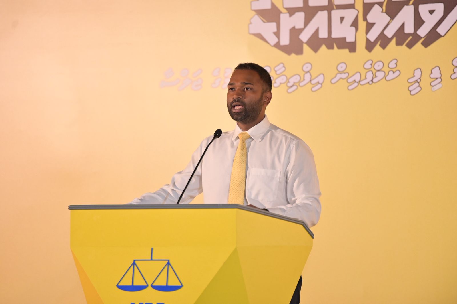 ރައީސް ޔާމީން ލާމަރުކަޒީ ނިޒާމާ ދެކޮޅަށް ވާހަކަދެއްކެވިއިރު، އެންމެ ބާރަށް އަތްޖެއްސެވީ ރައީސް މުއިއްޒު: މީކާއީލް